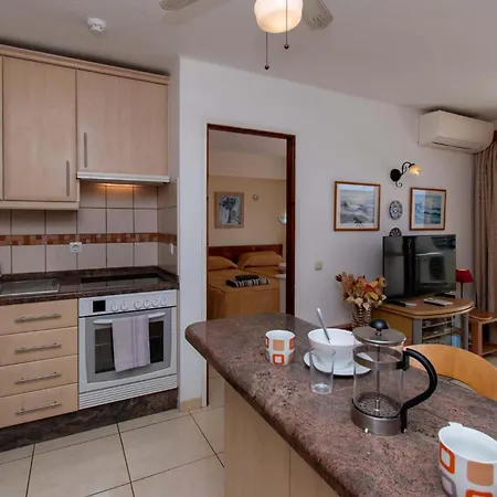 Apartman Santa Maria 30 - One Bed With Pool And Sea View